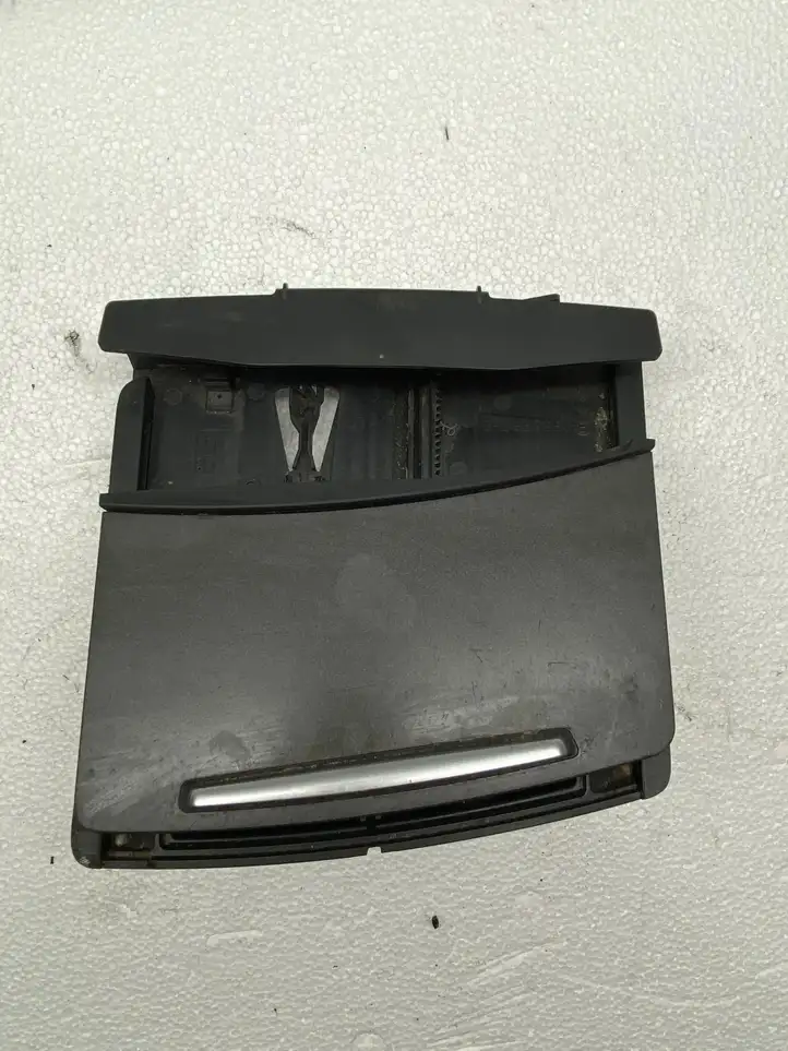 Audi A6 S6 C6 4F (2004 - 2008) 4F2857951B Передняя пепельница — фото 4