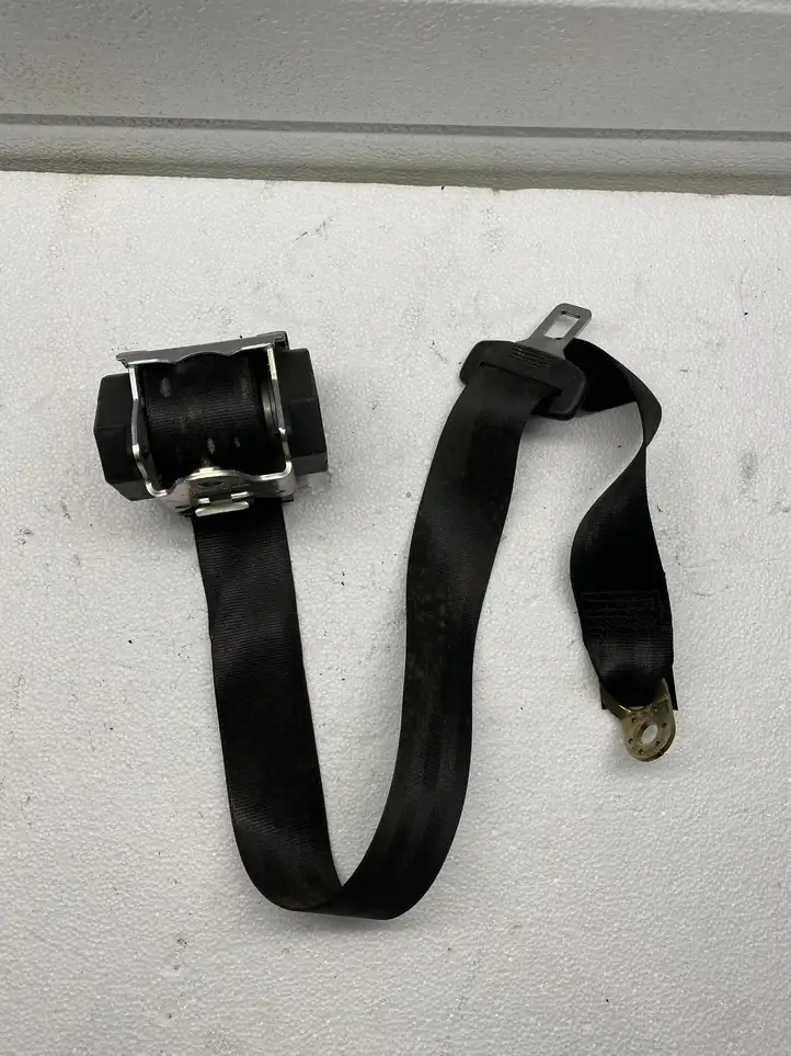 Audi A6 S6 C6 4F (2004 - 2008) 4F0857805E Задний ремень безопасности — фото 1