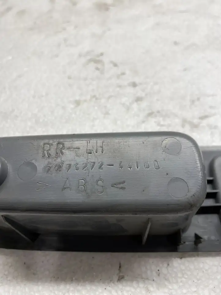Toyota Avensis Verso (2004 - 2009) 74727244100 Передняя пепельница — фото 3