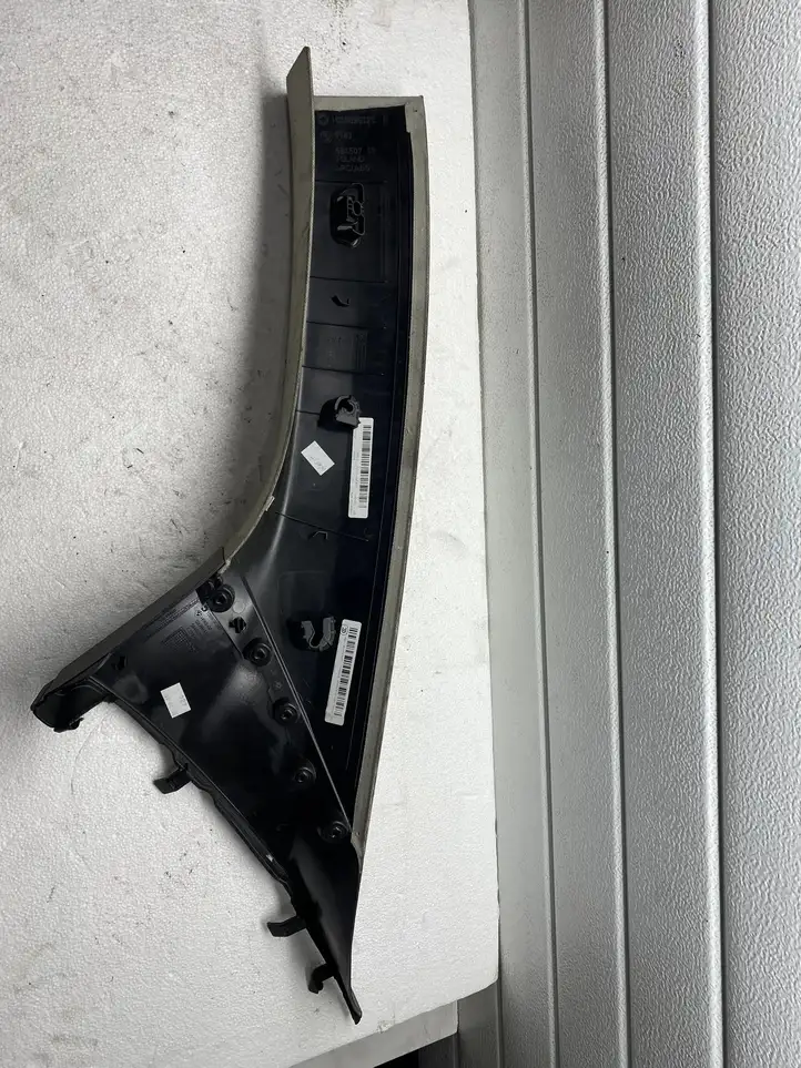 BMW i3 (2013 - ) 5143 Верхняя обшивка стойки B — фото 2