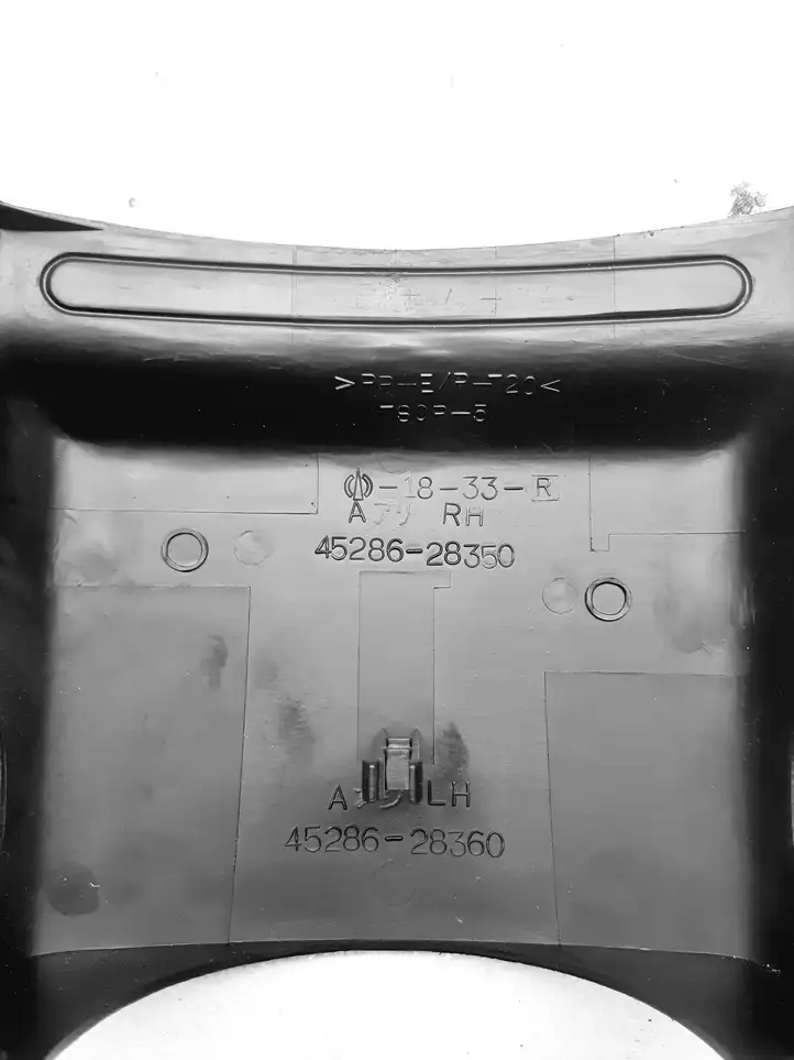 Toyota Avensis Verso (2004 - 2009) 4528628350 Обшивка рулевой колонки — фото 3
