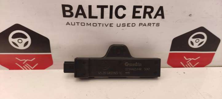 6832065 BMW 3 G20 G21 Interjero komforto antena