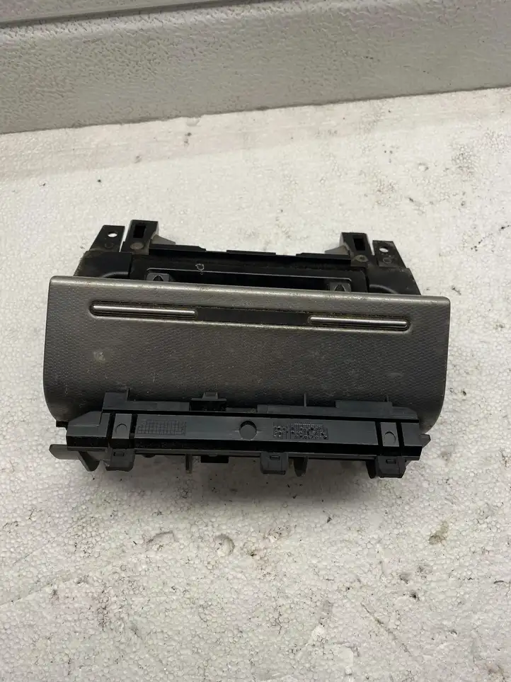 Audi A4 S4 B6 8E 8H (2000 - 2006) 8E0857951 Передняя пепельница — фото 1