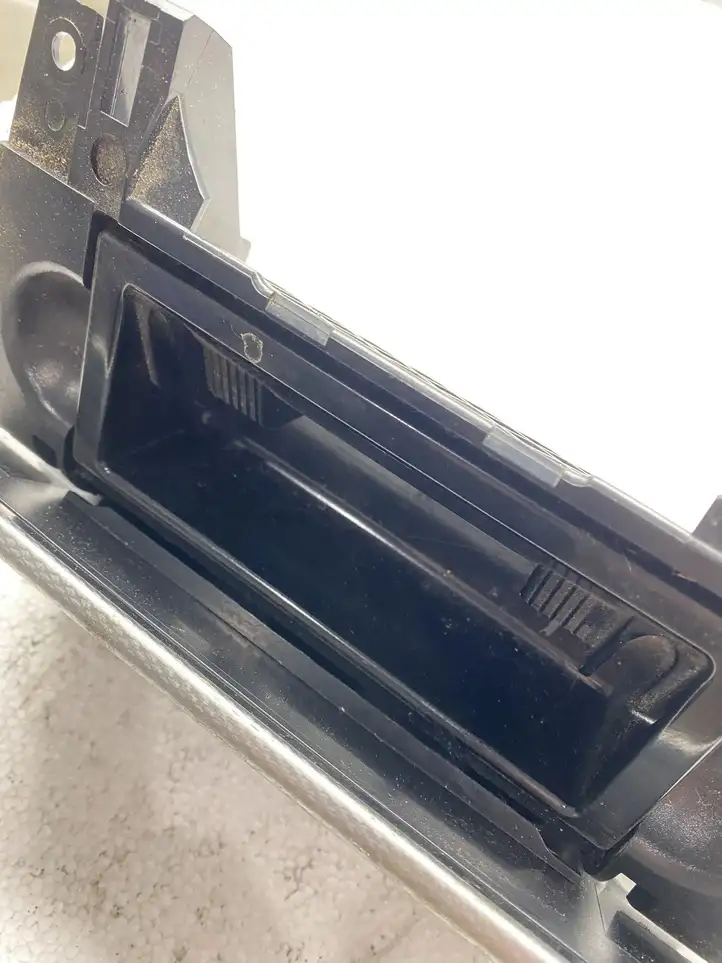 Audi A4 S4 B6 8E 8H (2000 - 2006) 8E0857951 Передняя пепельница — фото 2