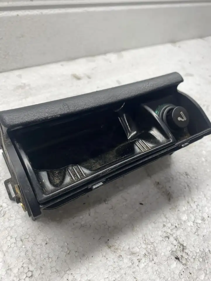 Volkswagen PASSAT B5 (1997 - 2000) 3B0857961 Передняя пепельница — фото 4