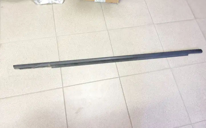 Volkswagen Tiguan (2011 - 2016) 5N0837477 Накладка стекла передней двери — фото 1