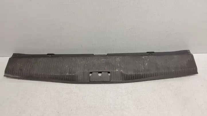 Opel Vectra (2002 - 2005)  13125639 Отделка порога багажника