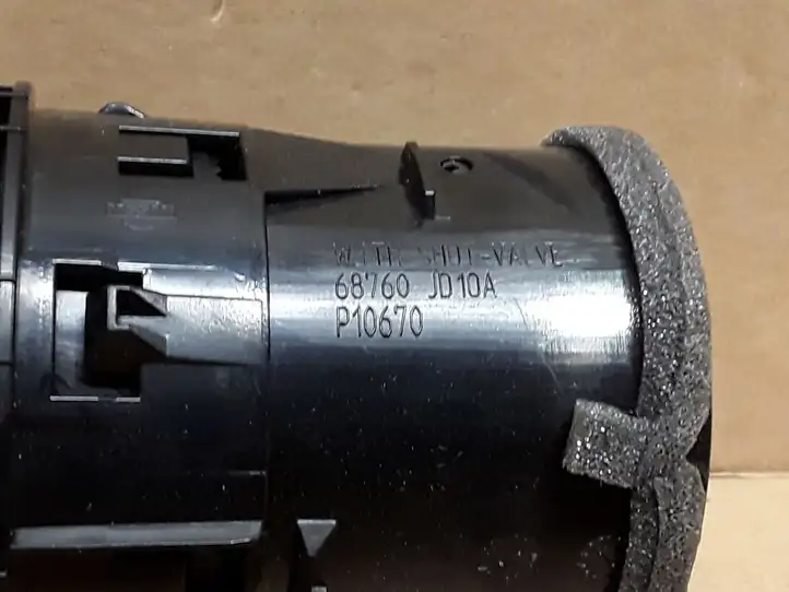 Nissan Qashqai (2010 - 2013) 68760JD10A Боковой воздушный дефлектор — фото 3