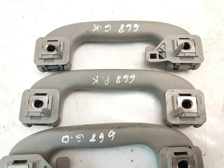 Opel Astra J (2009 - 2012) 5354923 Потолочная ручка передняя — фото 6