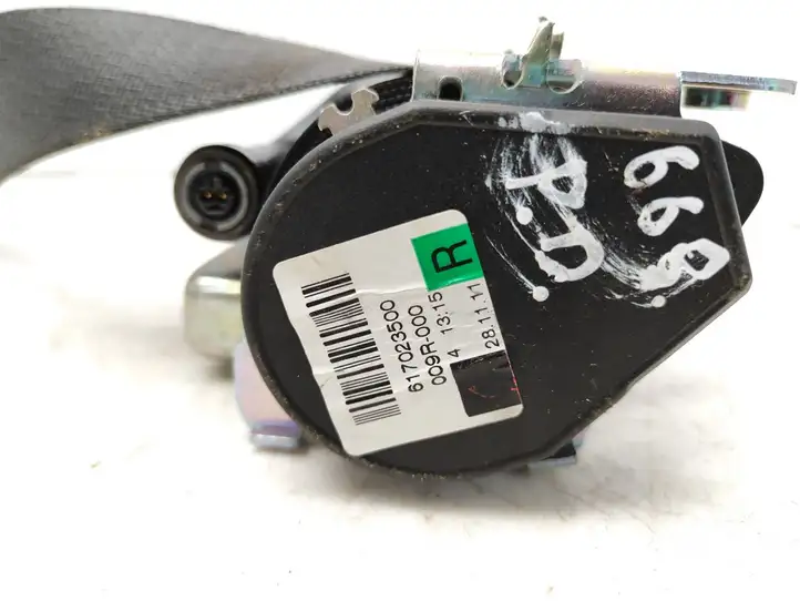 Opel Astra J (2009 - 2012) 617023500 Передний ремень безопасности — фото 9