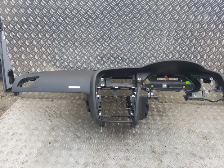 Audi S5 8T (2011 - 2016)  8T2857041B Панель