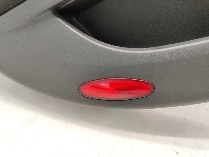 Renault Laguna III (2007 - 2015) 829A14916R Обшивка задней двери — фото 5