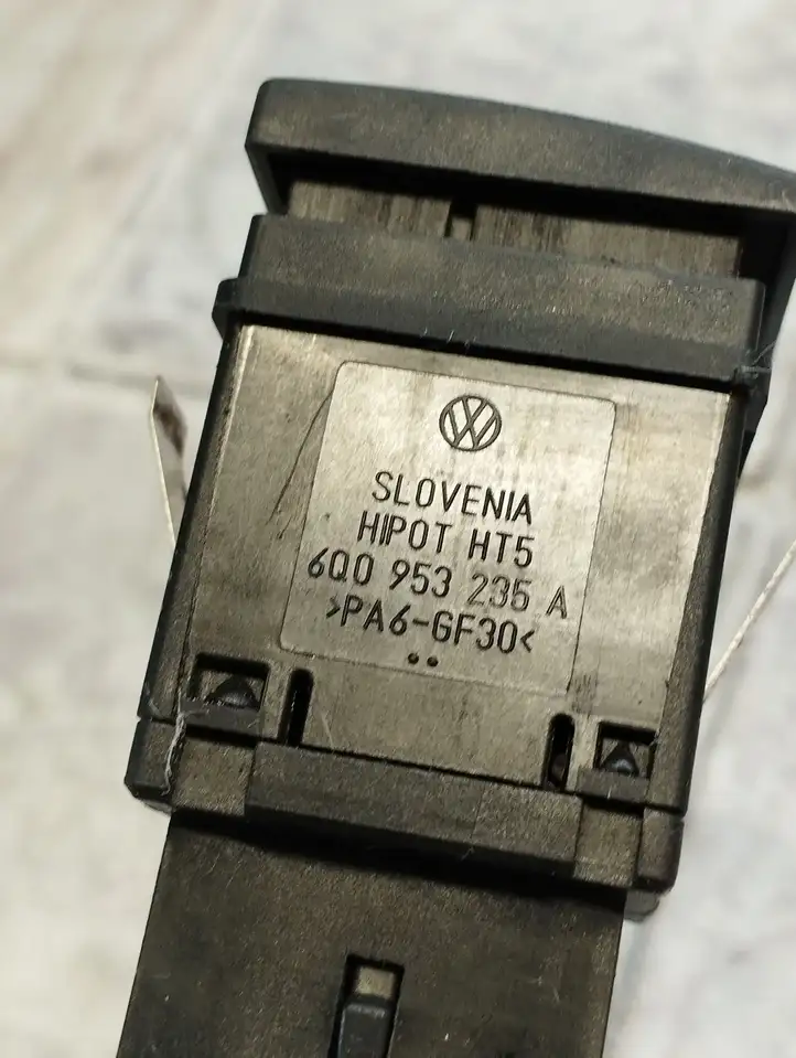 Volkswagen Polo (2005 - 2009) 6Q0953235A Включатель аварийных фонарей — фото 4