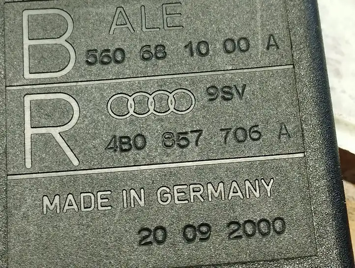 Audi A6 S6 C5 4B (1997 - 2001) 4B0857706A Передний ремень безопасности — фото 6