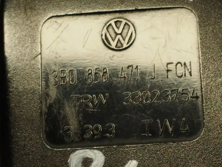 Volkswagen PASSAT B5.5 (2001 - 2005) 3B0858471J Замок переднего ремня — фото 2