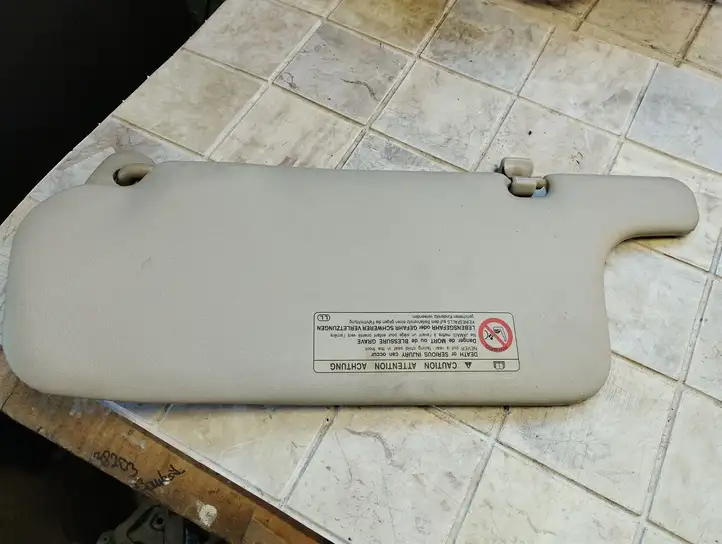Toyota Corolla Verso E121 (2001 - 2004) Солнцезащитный козырек — фото 3