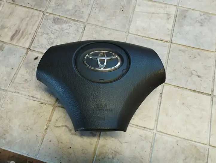 Toyota Corolla Verso E121 (2001 - 2004) 8420503 Подушка безопасности руля — фото 1