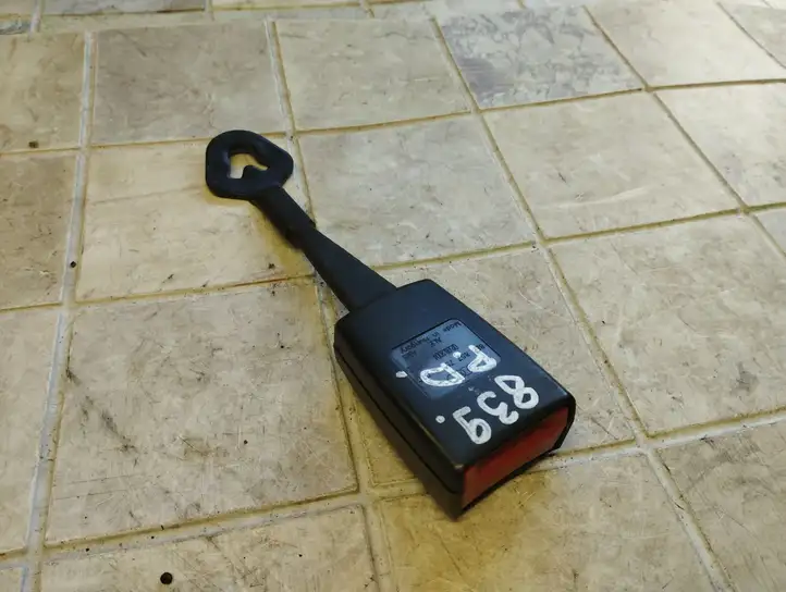 Audi A4 S4 B6 8E 8H (2000 - 2006) 8E0857755C Замок переднего ремня — фото 4
