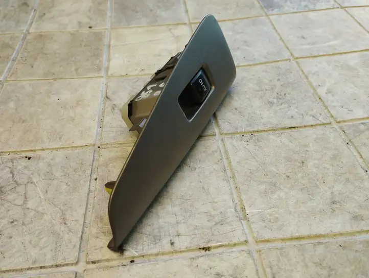 Toyota Corolla Verso E121 (2001 - 2004) 8403013030 Блок кнопок стеклоподъемников — фото 7