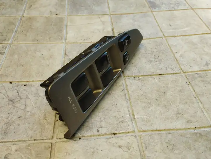 Toyota Corolla Verso E121 (2001 - 2004) 8404013080 Блок кнопок стеклоподъемников — фото 4
