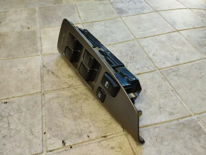 Toyota Corolla Verso E121 (2001 - 2004) 8404013080 Блок кнопок стеклоподъемников — фото 5