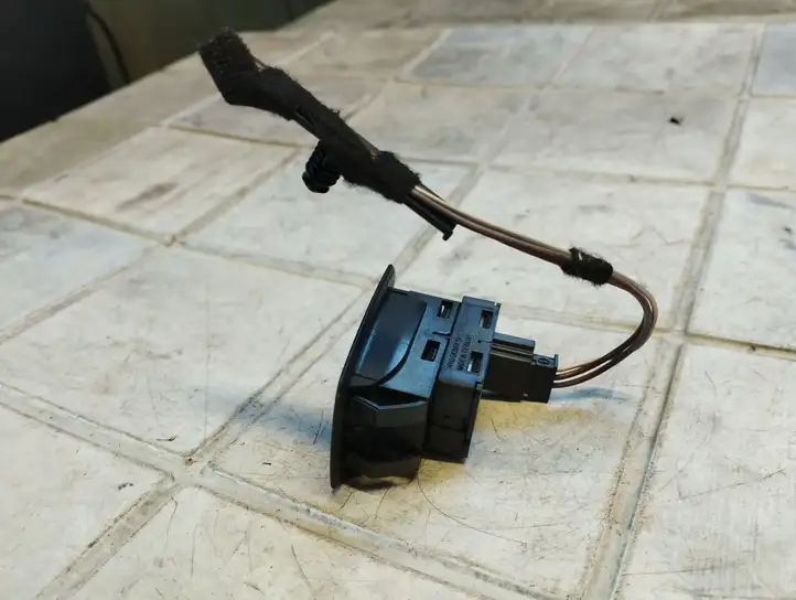 BMW 1 E81 E87 (2004 - 2011) 6945874 Кнопка стеклоподъемников — фото 4