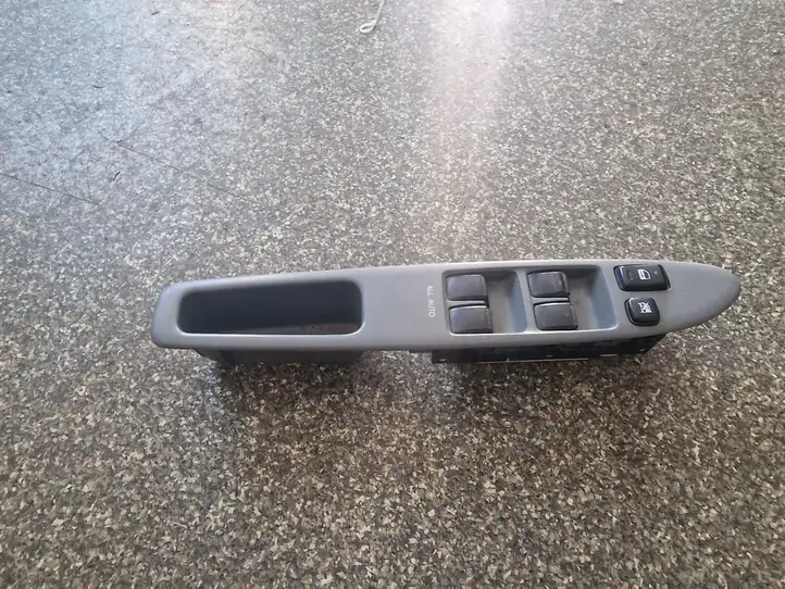 Toyota Avensis Verso (2001 - 2004) Блок кнопок стеклоподъемников — фото 3