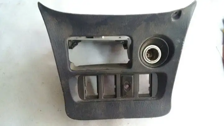 Toyota RAV 4 (XA20) (2000 - 2005)  5542042010 Отделка передней пепельницы