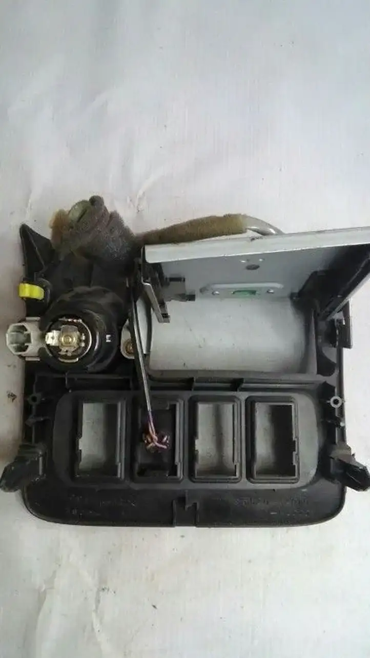 Toyota RAV 4 (XA20) (2000 - 2005)  5542042010 Отделка передней пепельницы