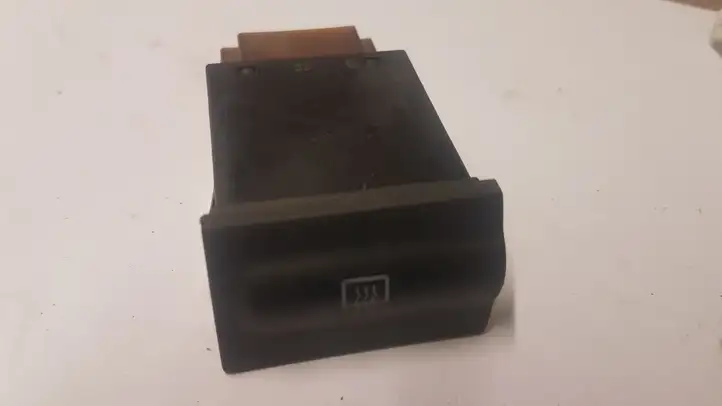 Skoda Octavia Mk1 (1U) (1996 - 2004)  1J0959621 Включатель обогрева стекла с помощью электричества