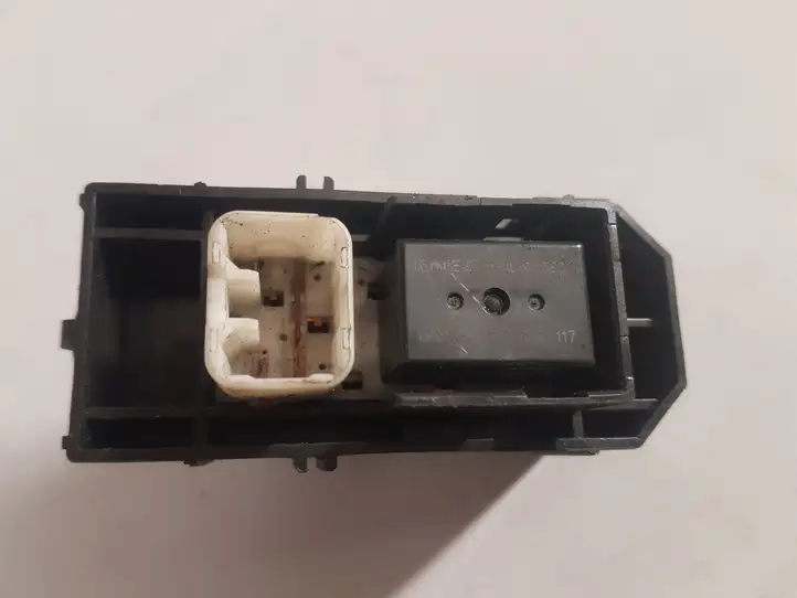 Toyota Prius (XW20) (2003 - 2009) EP262430P Блок кнопок стеклоподъемников — фото 2