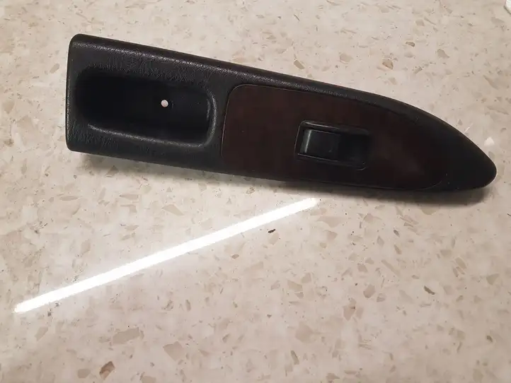 Toyota Avensis T220 (2000 - 2003)  7423205070B0 Кнопка стеклоподъемников