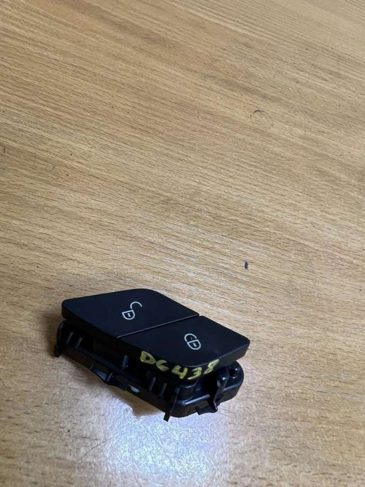 Mercedes-Benz GLC X253/C253 (2015 - )  A205905515 Кнопка крюка в багажнике