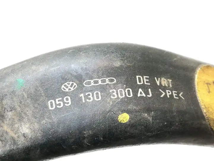 Audi A4 S4 B7 8E 8H (2004 - 2009) 059130300AJ Трубки и шланги — фото 4