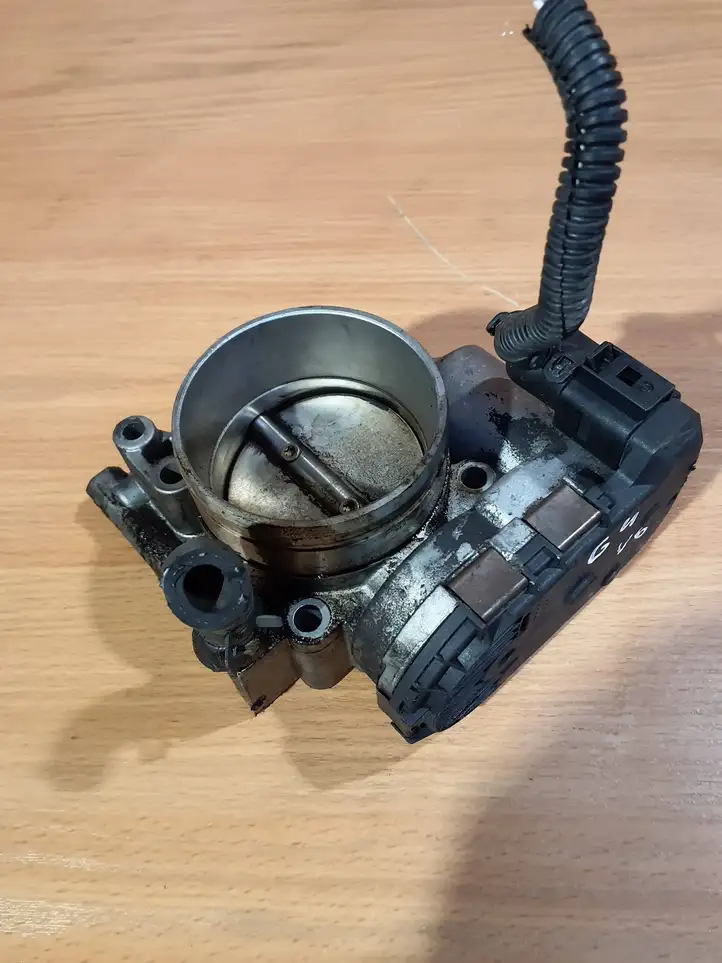 Volkswagen Golf IV (1998 - 2005) 022133062T Дроссельная заслонка — фото 2