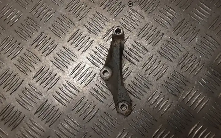 BMW 1 F20 F21 (2011 - 2019) 13517810698 Кронштейн топливного насоса — фото 3
