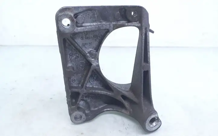 BMW 5 E60 E61 (2004 - 2010) 6761117 Кронштейн двигателя — фото 2