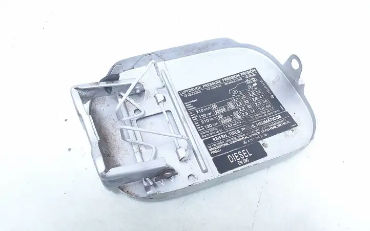 Mercedes-Benz C W203 (2000 - 2007) A2035840738 Крышка топливного бака — фото 3