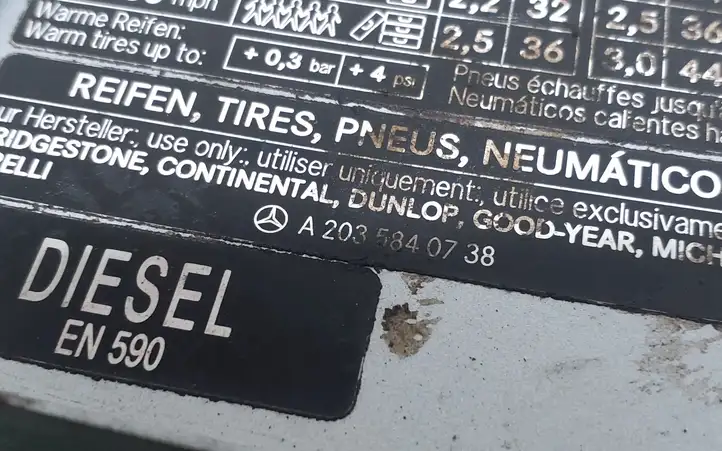 Mercedes-Benz C W203 (2000 - 2007) A2035840738 Крышка топливного бака — фото 5