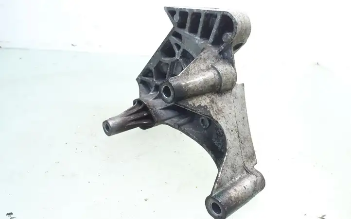 Skoda Octavia Mk2 (1Z) (2004 - 2013) 03G199207A Кронштейн двигателя — фото 2
