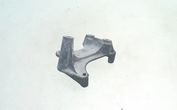 Audi A3/S3 8P (2004 - 2008) 06A903103 Кронштейн двигателя — фото 1