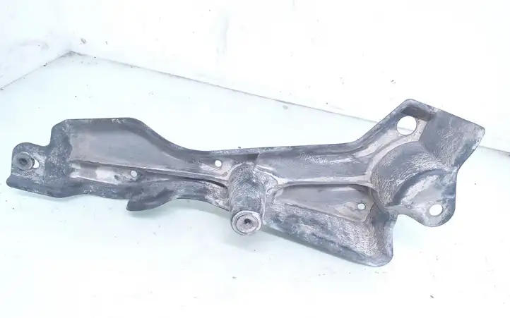 Toyota RAV 4 (XA30) (2006 - 2016) 5839842021 Защита топливного бака — фото 1