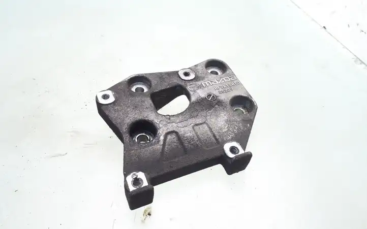 Mazda 5 (2005 - 2010) RF7L15810 Кронштейн двигателя — фото 1