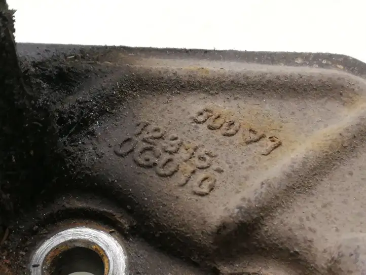 Toyota Corolla E120 E130 (2004 - 2007) 123150G010 Кронштейн двигателя — фото 3