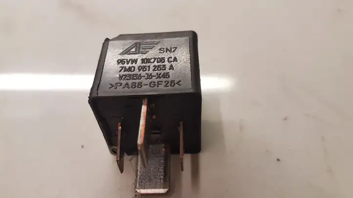 Ford Galaxy (2000 - 2006)  7M0951253A Другое реле