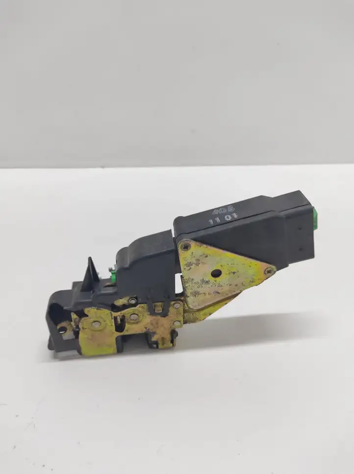 Volvo S40 (2000 - 2004)   Замок передней двери