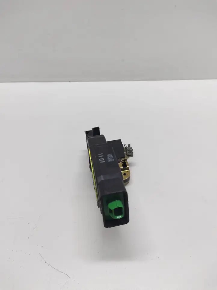 Volvo S40 (2000 - 2004)   Замок передней двери