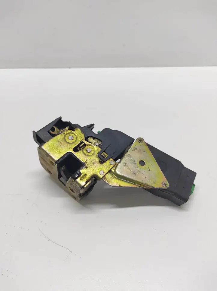 Volvo S40 (2000 - 2004)   Замок передней двери