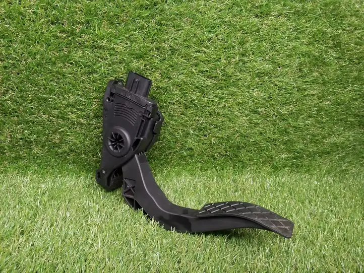 Audi A4 (2011 - 2015)  8K1723523A Педаль акселератора