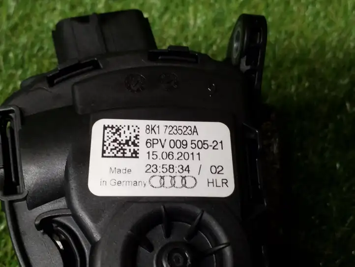 Audi A4 (2011 - 2015)  8K1723523A Педаль акселератора